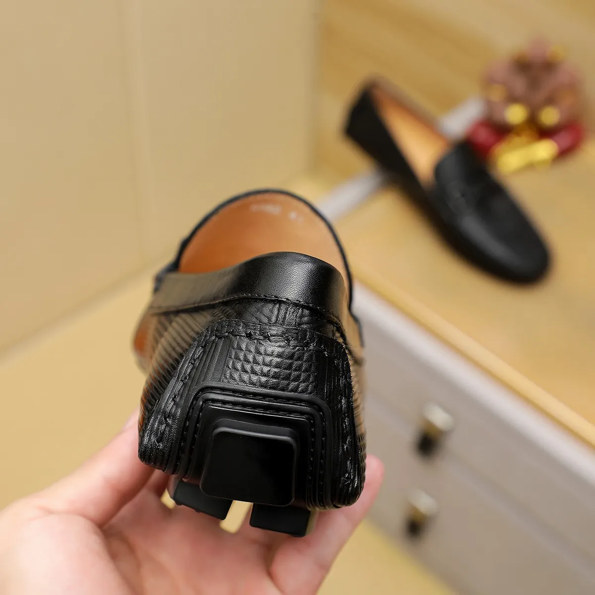 Men's shoes 💰360 💰 LV Louis Vuitton's top-quality Peaches men's shoes 💯Original copy of the official website, the upper is made of imported official website 1:1 material ❌Italian 🇮🇹 cowhide surface, imported pigskin lining. It’s definitely not made with ordinary craftsmanship, it’s the model used by celebrities! The factory’s craftsmanship is designed to create the most perfect shoes for trendy men! Colors available! 38-44 yards